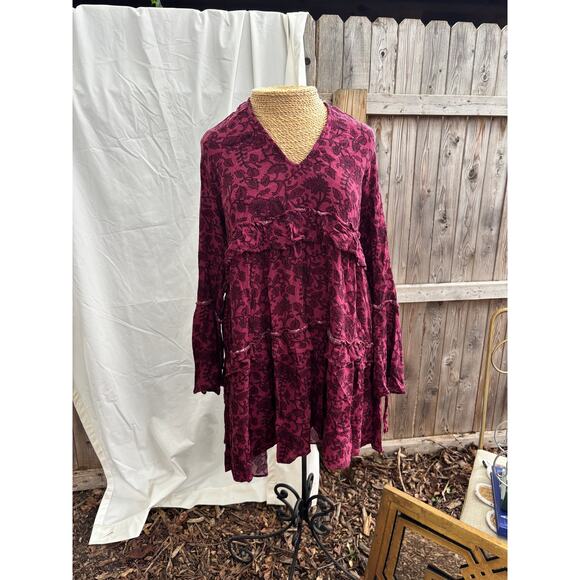 Hollister Floral Bell Sleeve Mini – Open Back Tiered Dress‎ - Picture 2 of 9